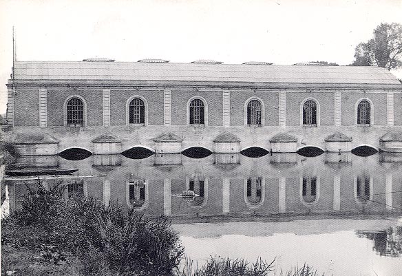 File:Chantilly (60), pavillon de Manse, blanchisserie, machine à laver  manuelle, années 1950.jpg - Wikimedia Commons